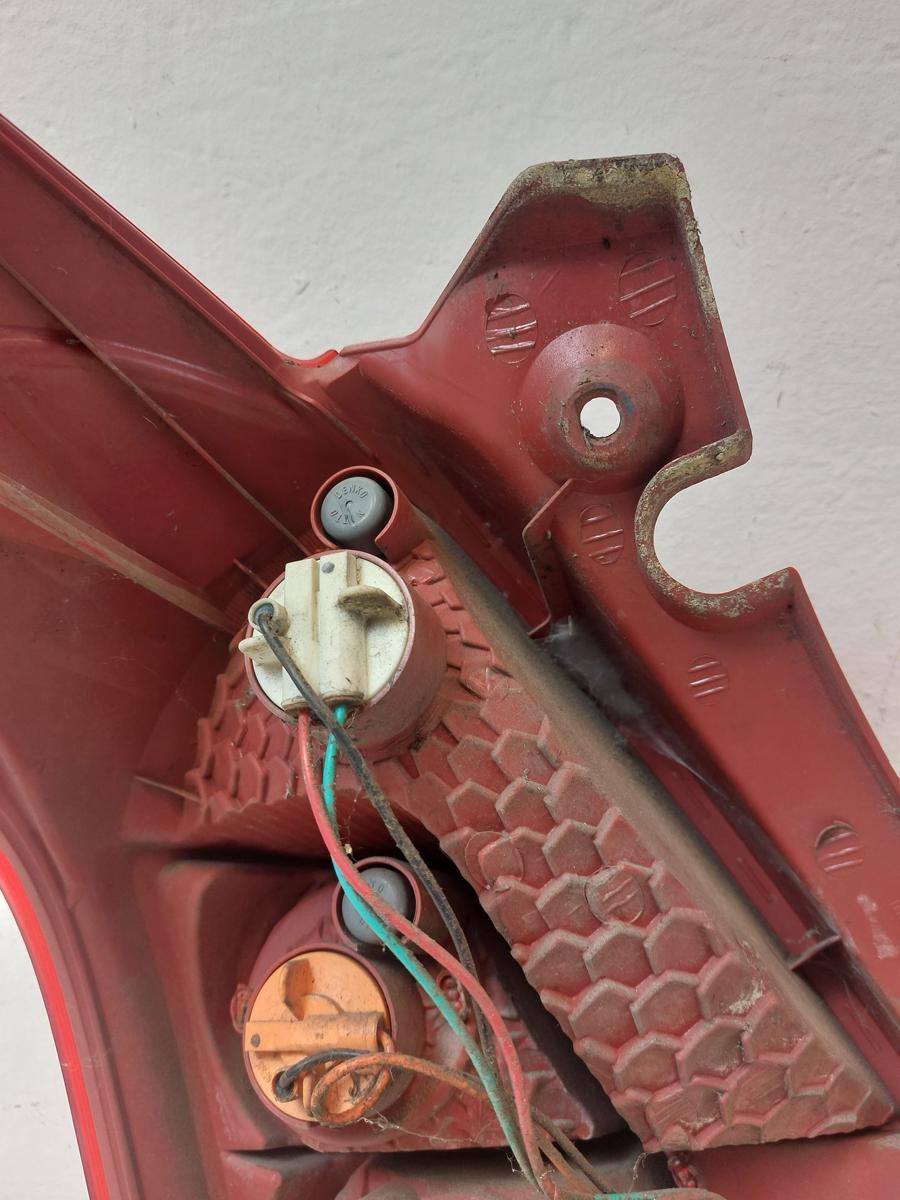 Suzuki Swift Typ MZ/ EZ R&uuml;ckleuchte rechts R&uuml;cklicht Heckleuchte 3 t&uuml;rer OEM