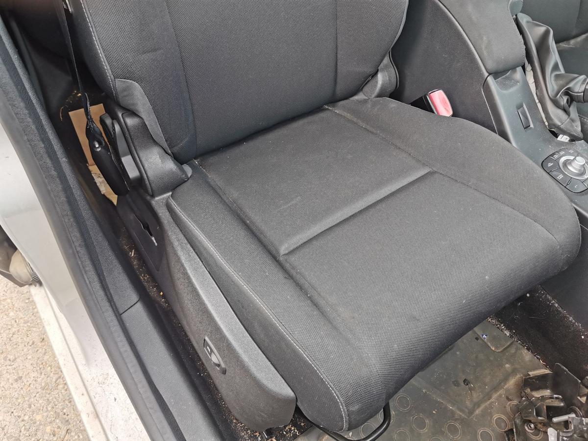 Renault Megane III KZ Kombi Beifahrersitz Sitz Autositz vorn rechts Stoff SHZ