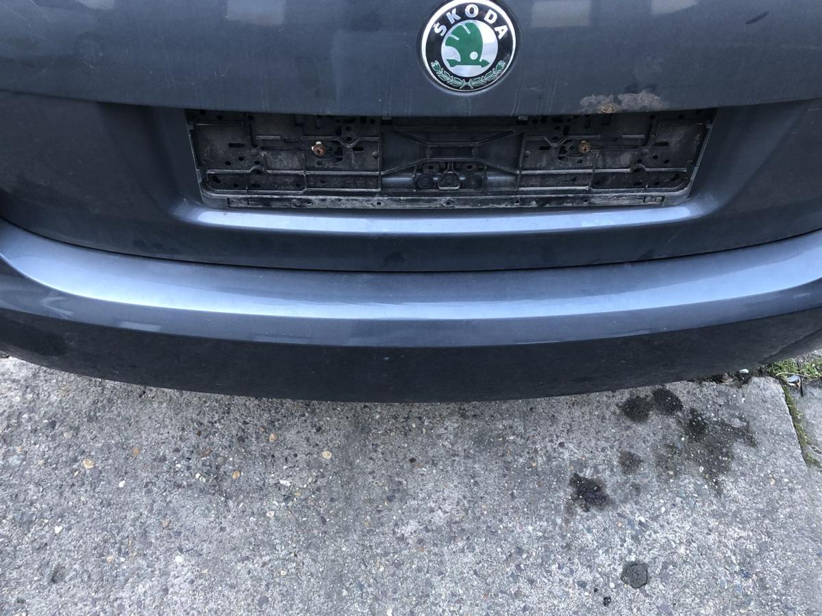 Skoda Fabia 5J Sto&szlig;f&auml;nger hinten Hecksch&uuml;rze 5 t&uuml;rer LF8J Antracit Grey