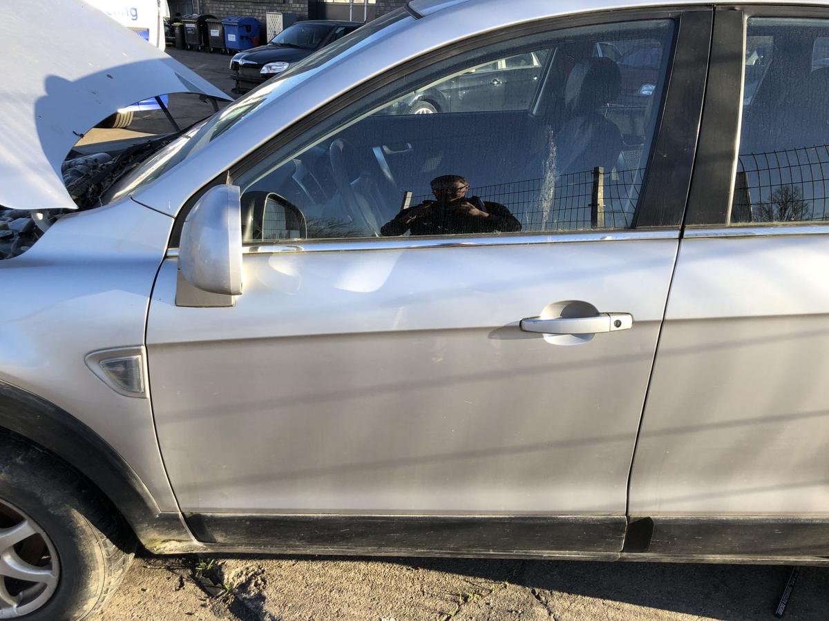 Chevrolet Captiva KLAC T&uuml;r vorn links Fahrert&uuml;r im Rohbau silber Autot&uuml;r