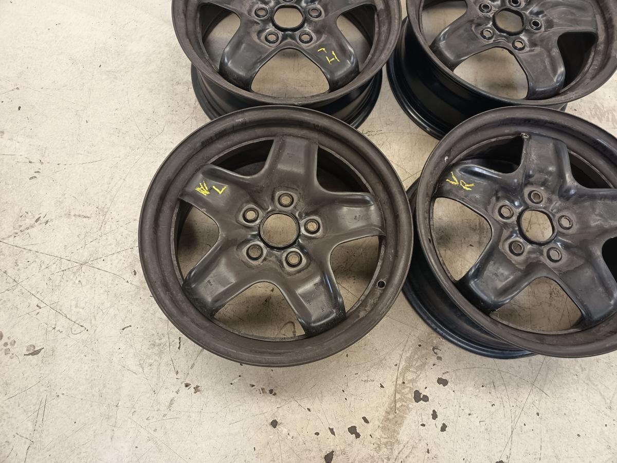 VW Golf VI orig Design Stahlfelgen Satz mit Radkappen 6,5x16 ET50 Bj2011