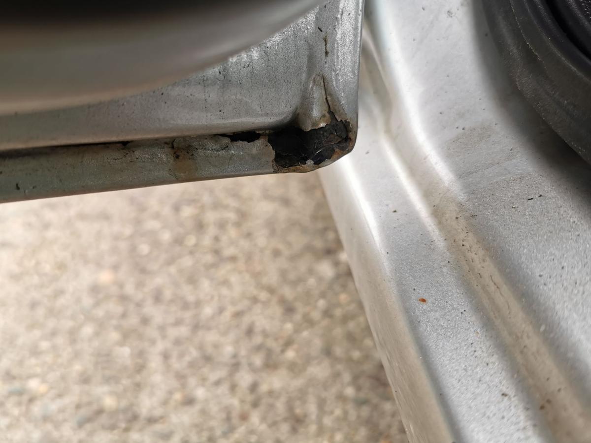 Ford Fiesta JBS Tür Autotür Rohbautür hinten links Polar Silber met Rost ab99