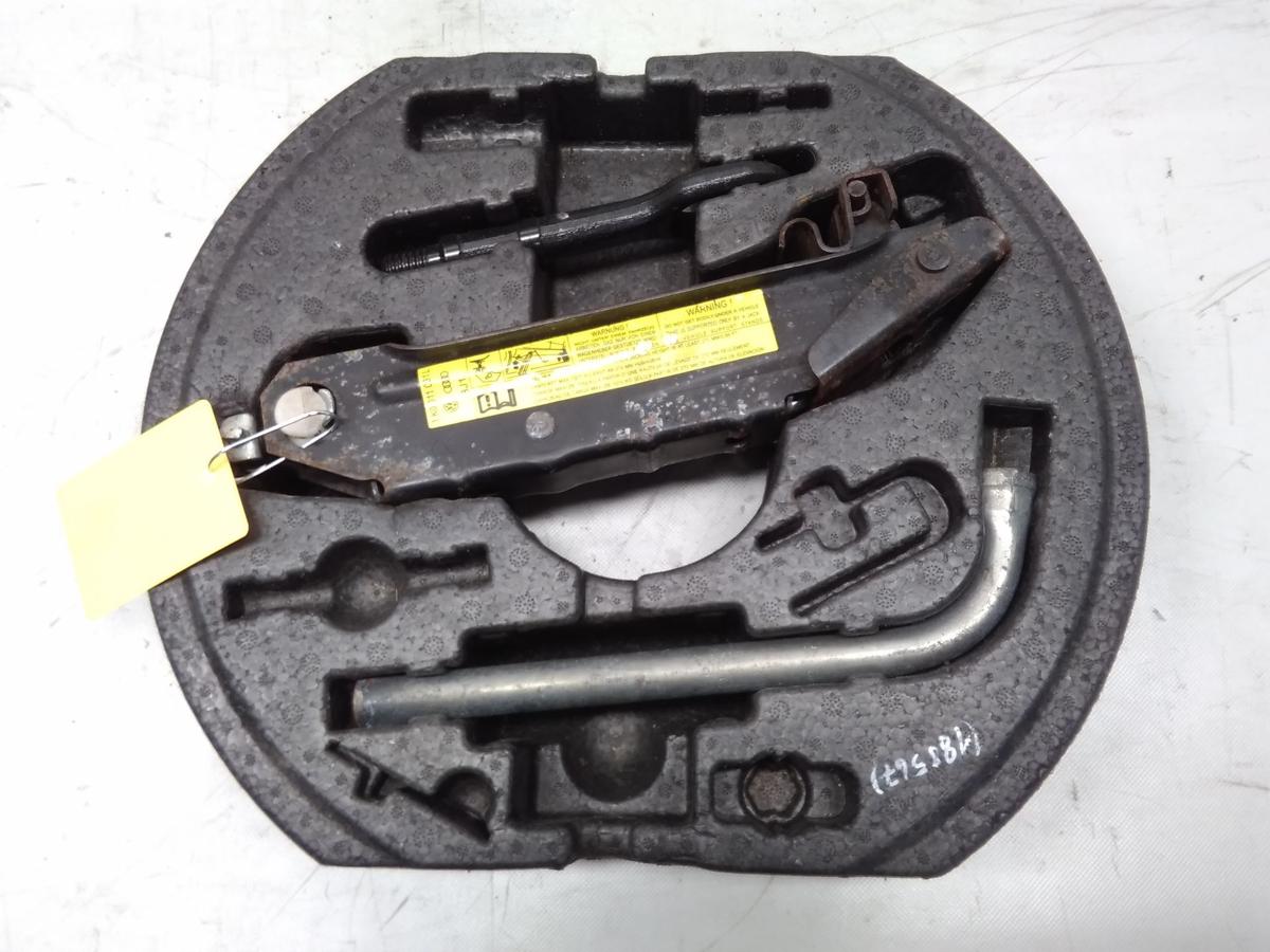 VW Golf 5 1K original Wagenheber Abschleppöse Schaumstoffbox BJ2007 1K0011031L