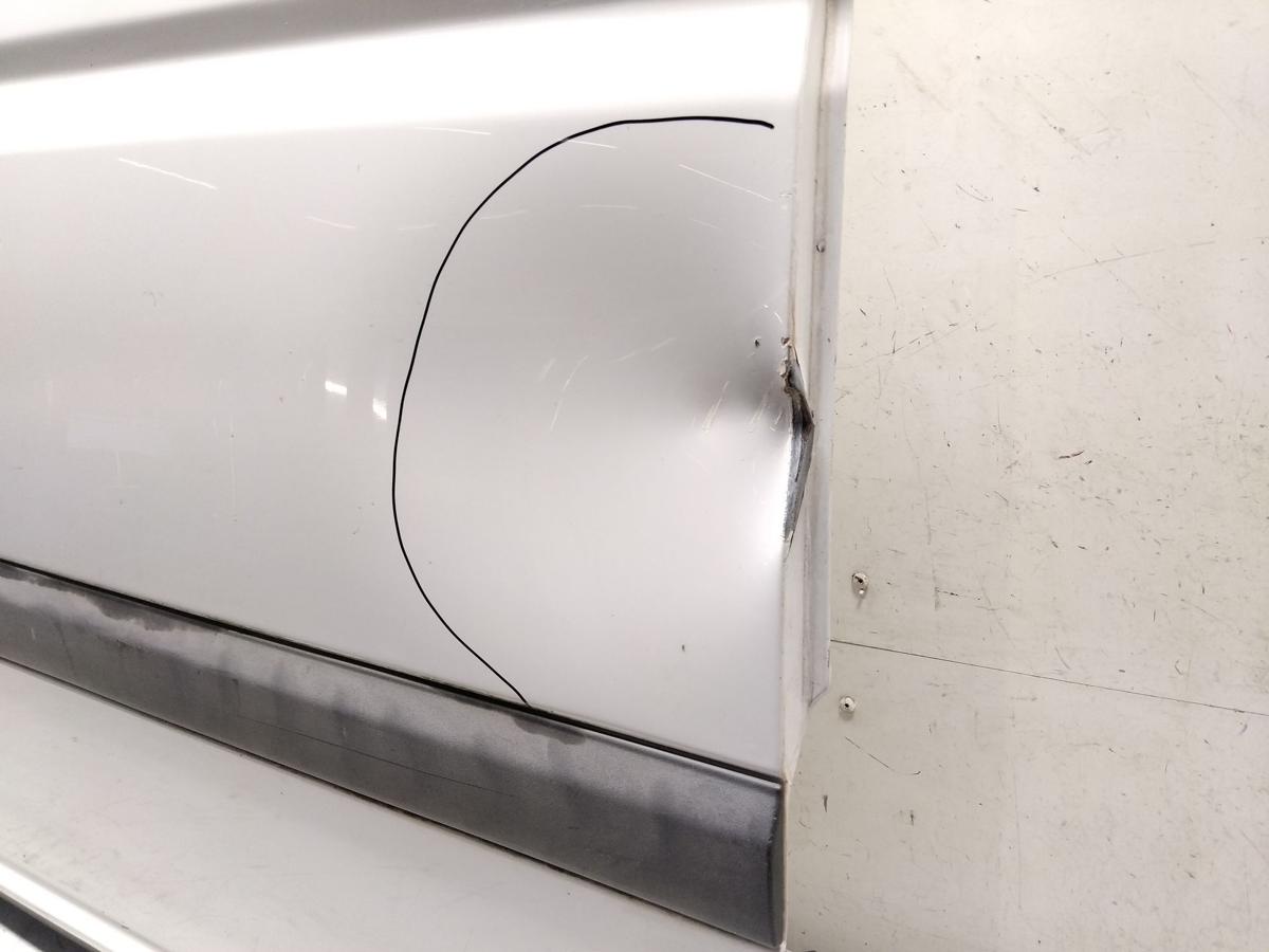 Mercedes Benz Vito 639 Schiebet&uuml;r rechts besch&auml;digt mit Scheibe Bj.2004