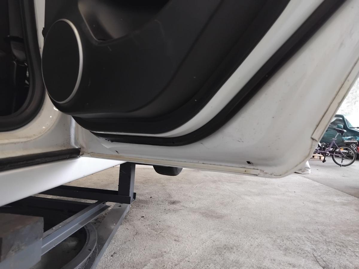 Chevrolet Cruze J300 T&uuml;r hinten rechts weiss 4-t&uuml;rig Limousine BJ2011