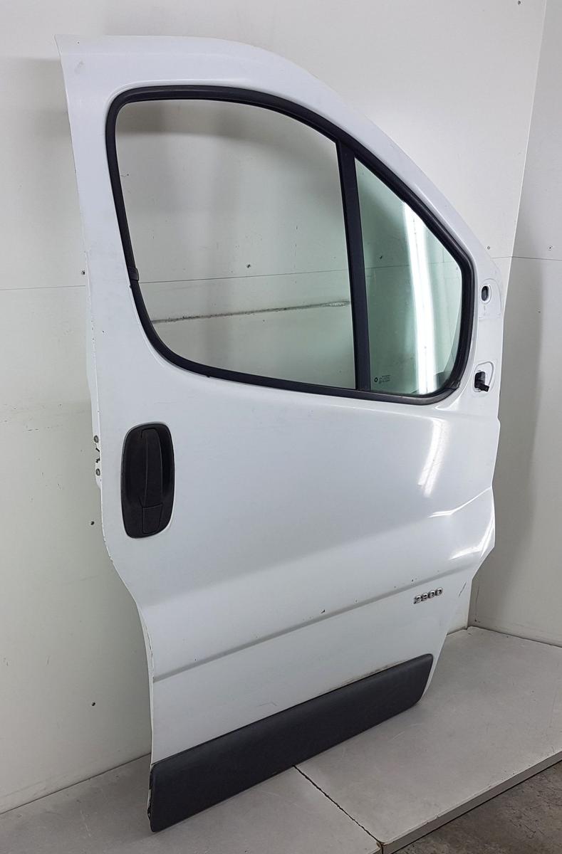 Opel Vivaro Tür vorn rechts in 10U Casablancaweiss Bj2007