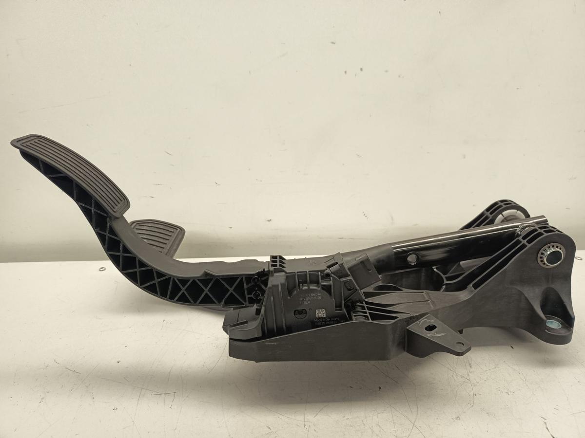 Tesla Model Y original Brems- Gaspedal P218869150B vorn Baujahr 2025