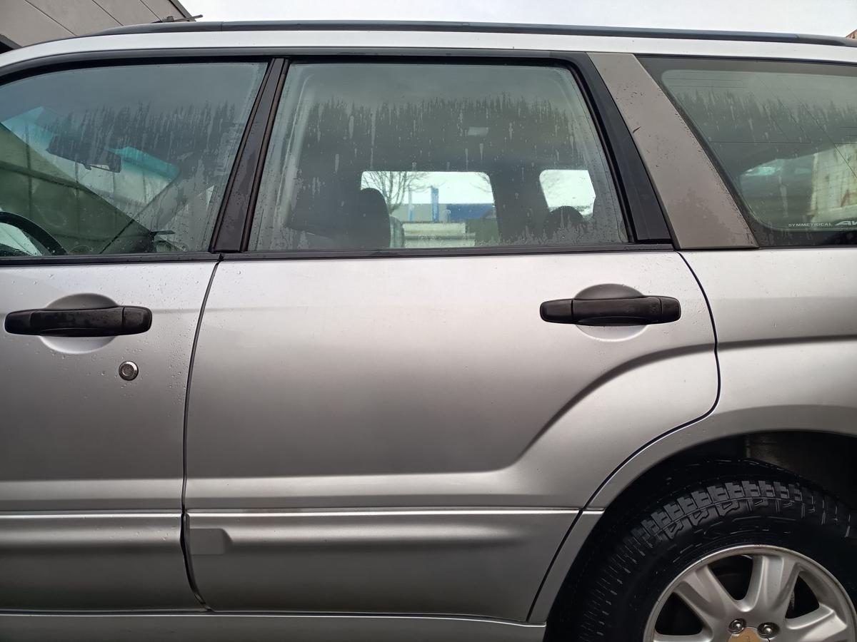 Subaru Forester SG original T&uuml;r hinten links 01G Silber Baujahr 2005