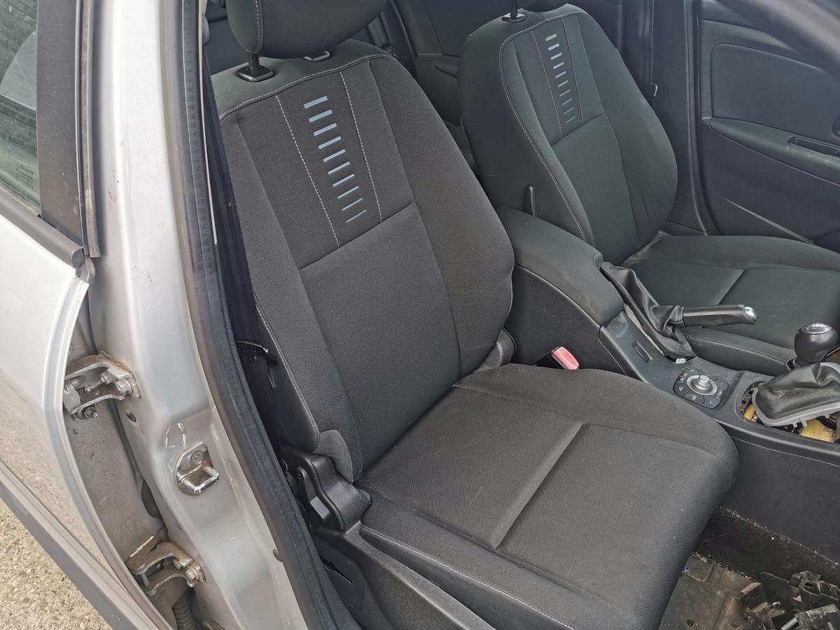 Renault Megane III KZ Kombi Beifahrersitz Sitz Autositz vorn rechts Stoff SHZ