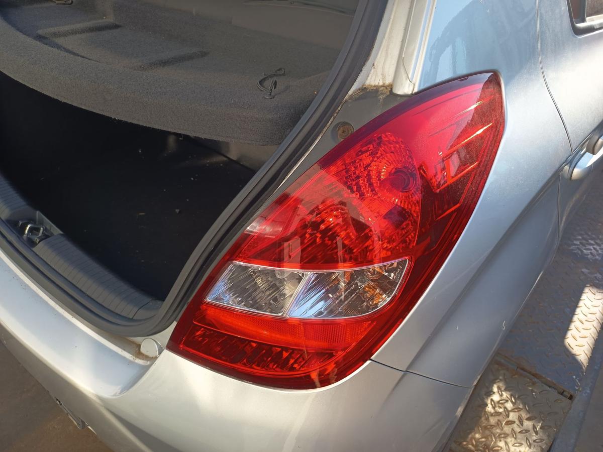 Hyundai i20 original R&uuml;ckleuchte rechts Heckschlusslicht Bj 2011