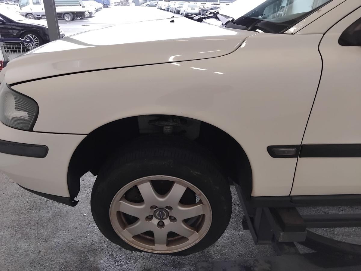 Volvo V70 II original Kotfl&uuml;gel vorn links weiss White Solid BJ2002