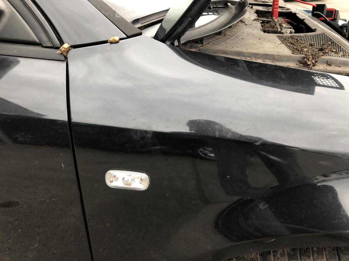 Audi A4 8E B6 Avant Kotfl&uuml;gel vorn rechts Beifahrerseite LZ9W Ebonyschwarz Perl