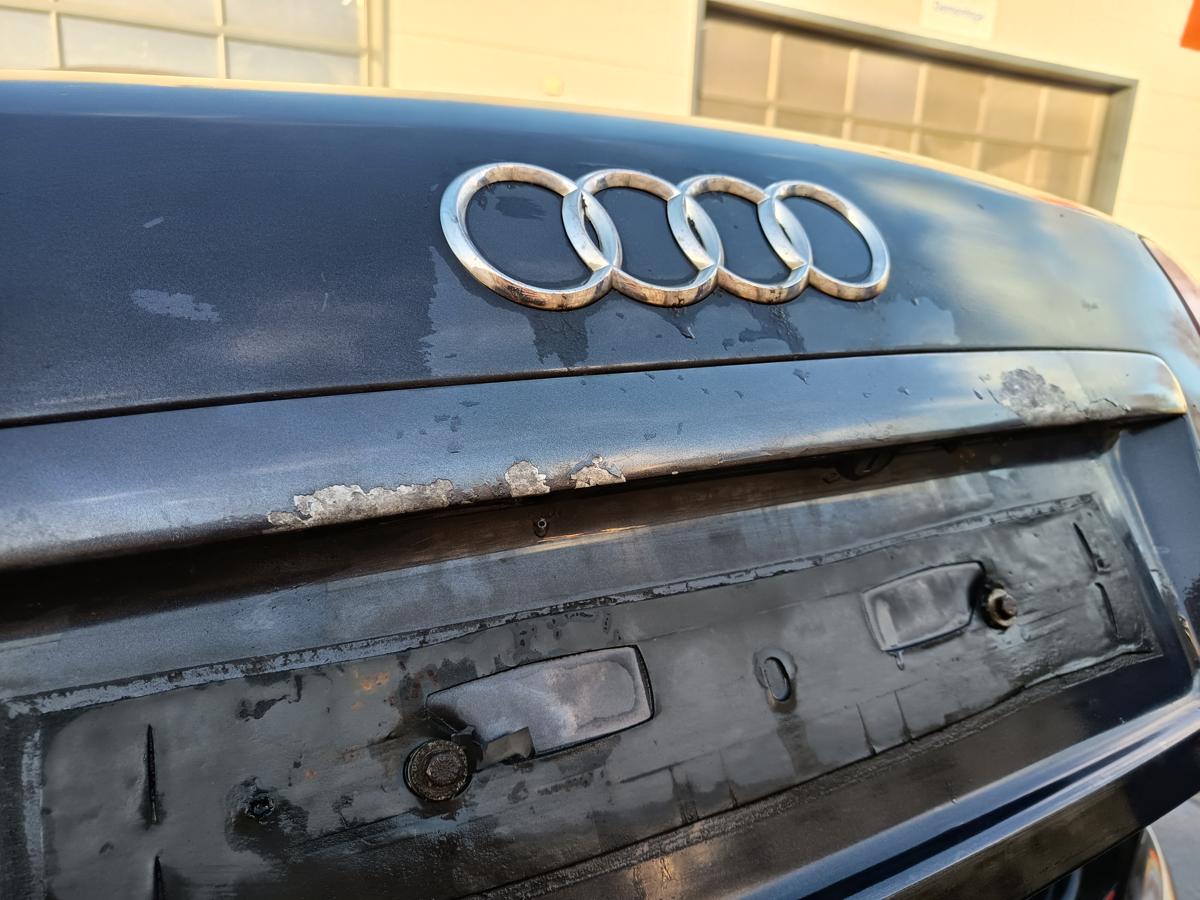 Audi A8 D3 4E original Heckklappe Deckel hinten Y9B Brillantschwarz Bj 2005