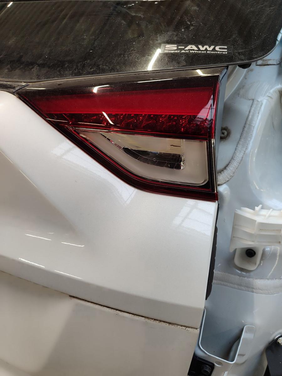 Mitsubishi Eclipse Cross original Heckklappe Kofferraumdeckel Heckscheibe W85 wei&szlig;