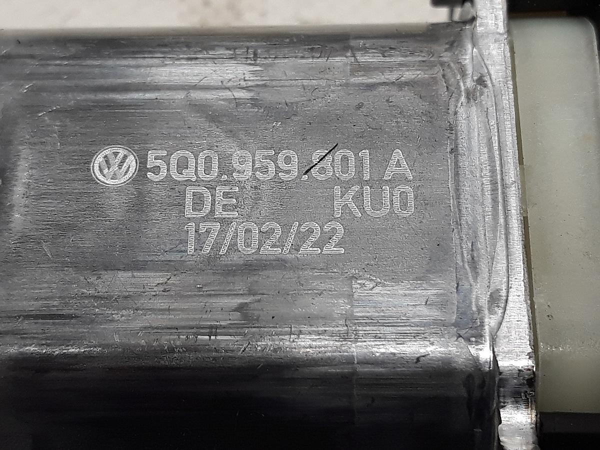 Skoda Superb 3V Bj.2022 original Fensterhebermotor hinten links Bosch 0130822715