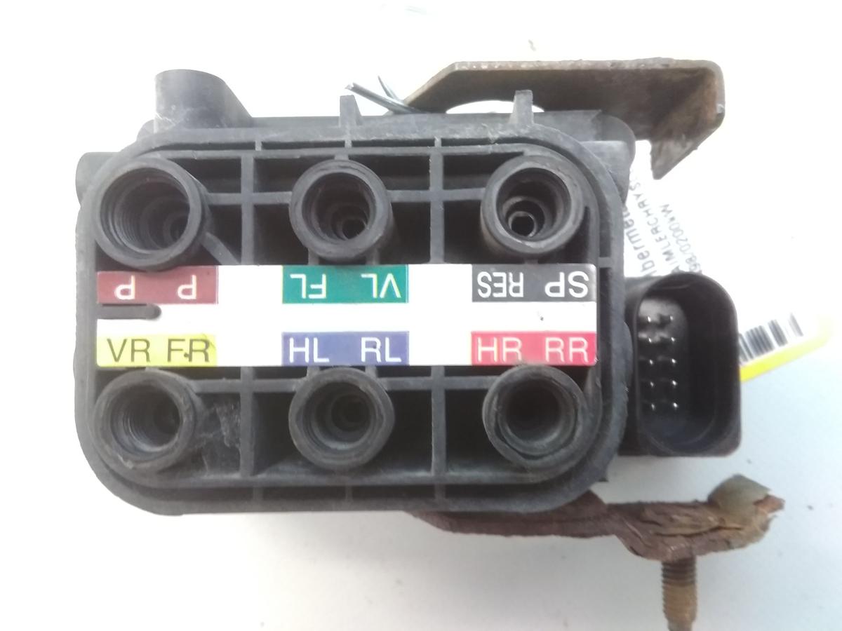 Mercedes Benz S-Klasse W221 original Ventilblock Luftfederung Bj.2006