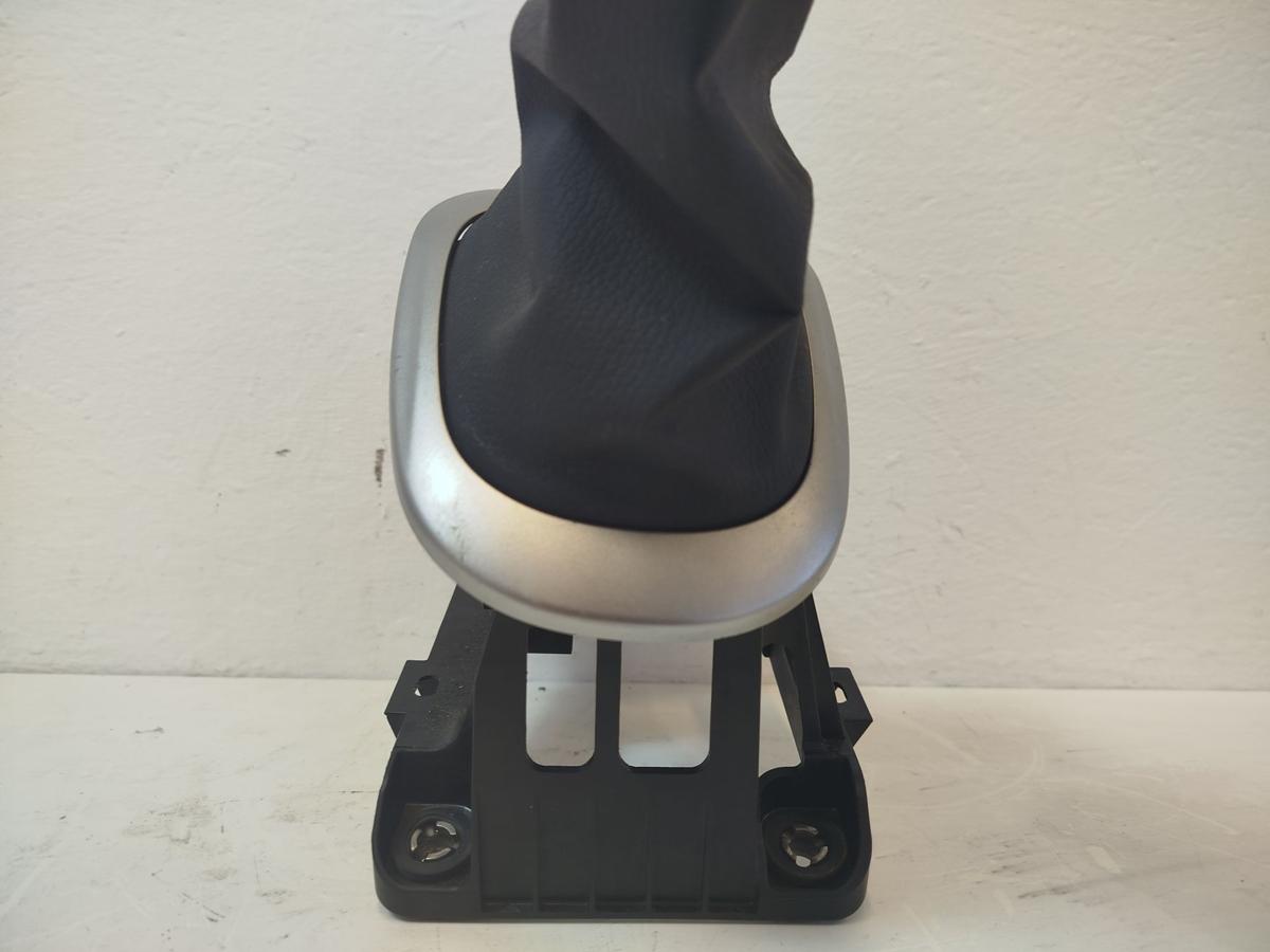 Toyota Yaris XP13 Schalthebel mit Lagerbock 6-Gan