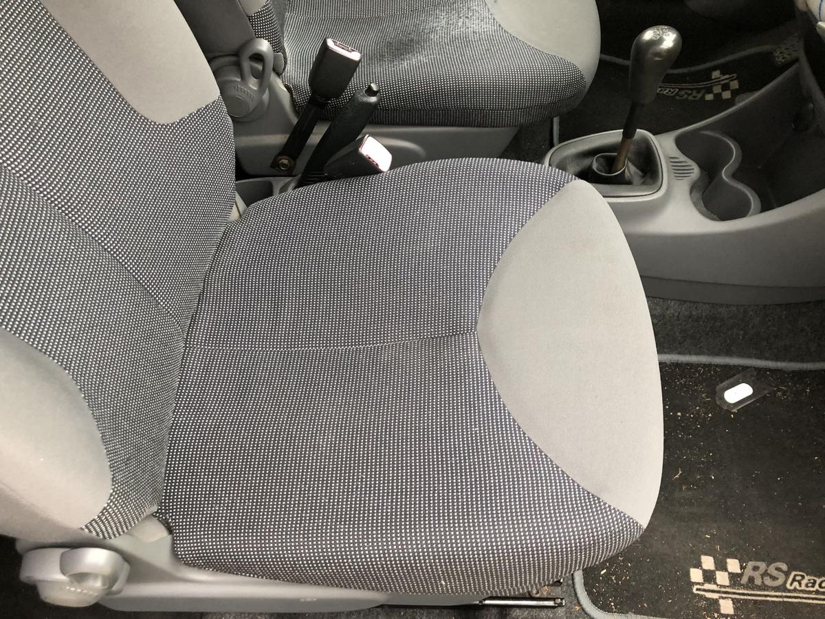 Peugeot 107 Typ P Sitz vorn rechts Beifahrersitz Stoff Autositz ohne Heizung
