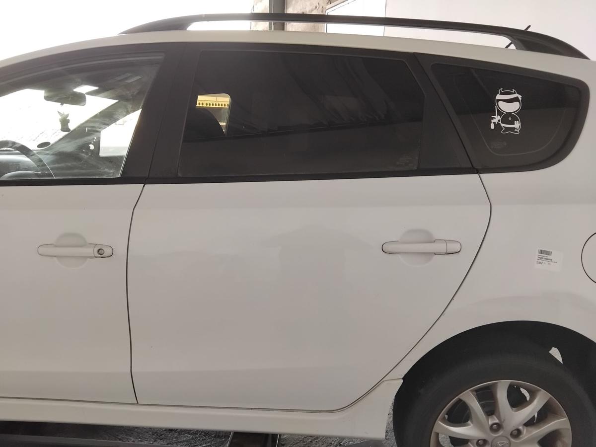 Hyundai i30 CW Kombi Tür hinten links weiss 7F BJ2010 tschechische Produktion