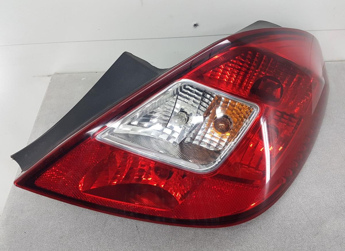 Opel Corsa D Rückleuchte Rücklicht rechts 13269051 89318821 Bj2011 5 Türig