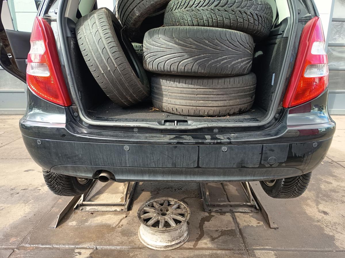 Mercedes W169 original Sto&szlig;stange F&auml;nger hinten Heck 696 Nachtschwarz Bj 2005