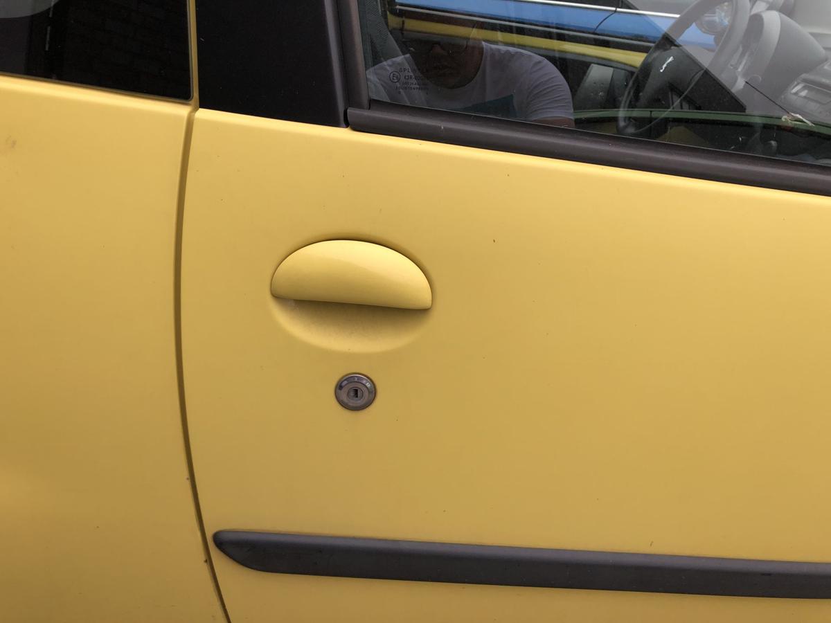 Peugeot 107 Typ P T&uuml;r vorn rechts Beifahrert&uuml;r nur f&uuml;r 3 t&uuml;rer KBL Citrus Gelb