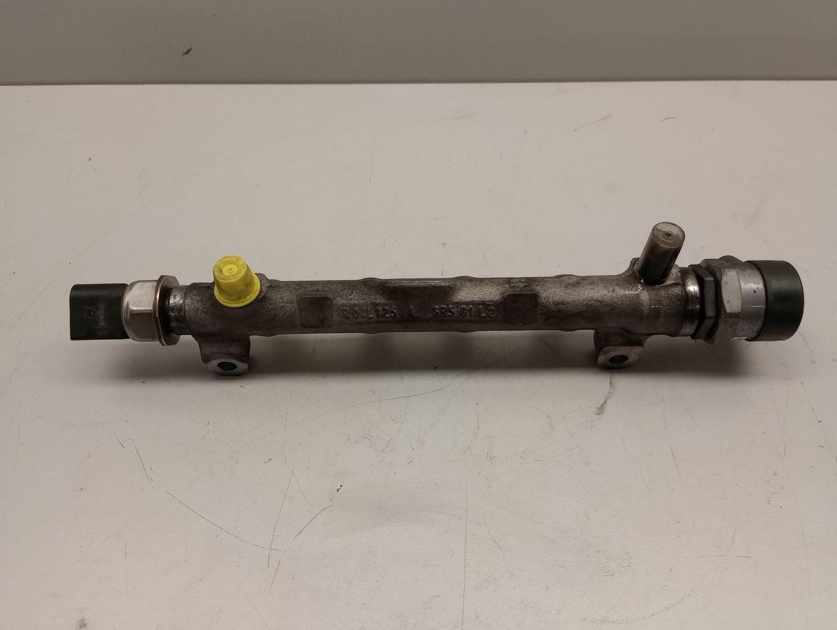 VW Golf VII orig Kraftstoffverteiler Rail 04L089D Bj 2015