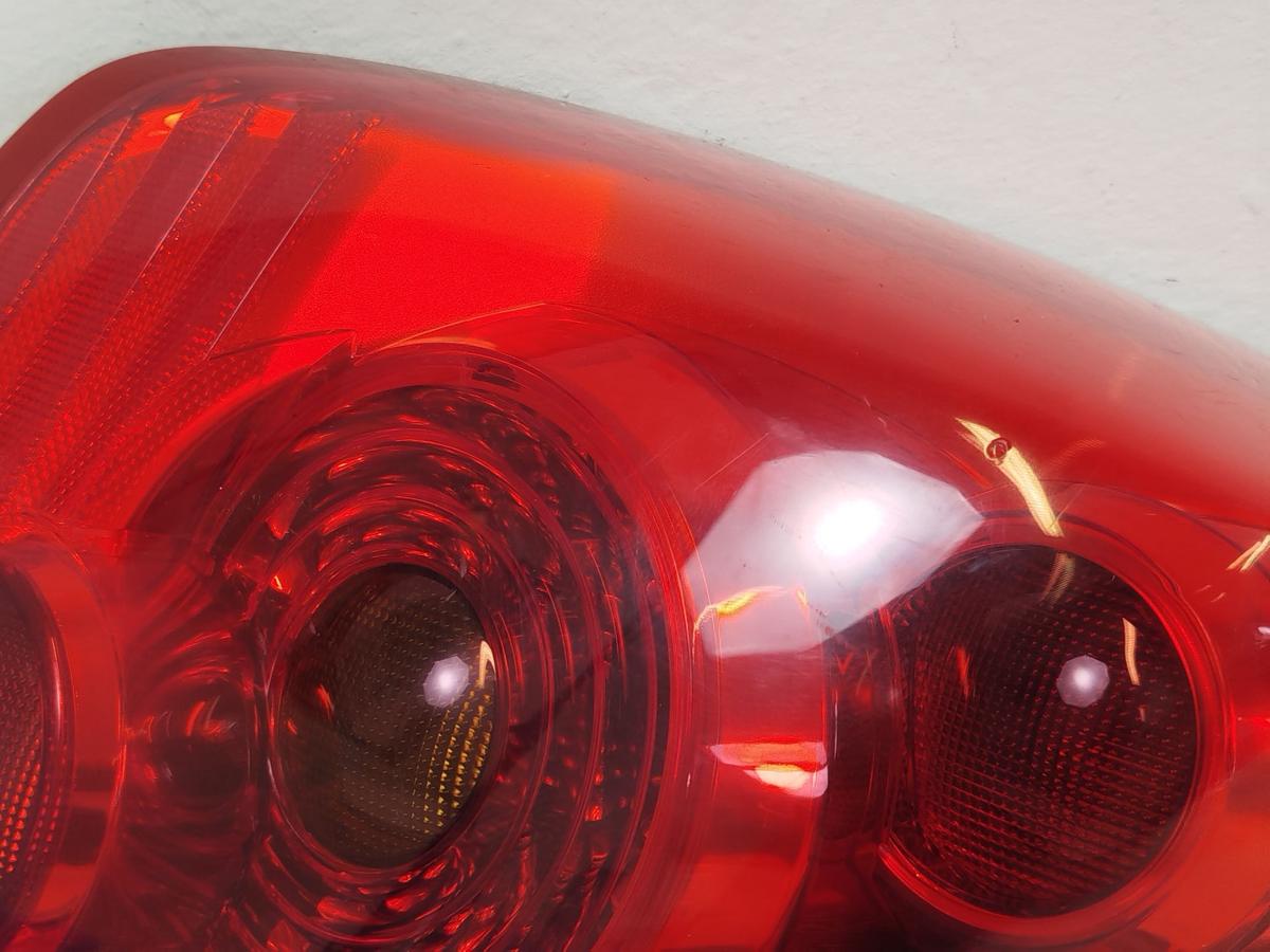 Nissan Primera P12 Fliessheck R&uuml;ckleuchte links R&uuml;cklicht Heckleuchte 5 t&uuml;rig OE