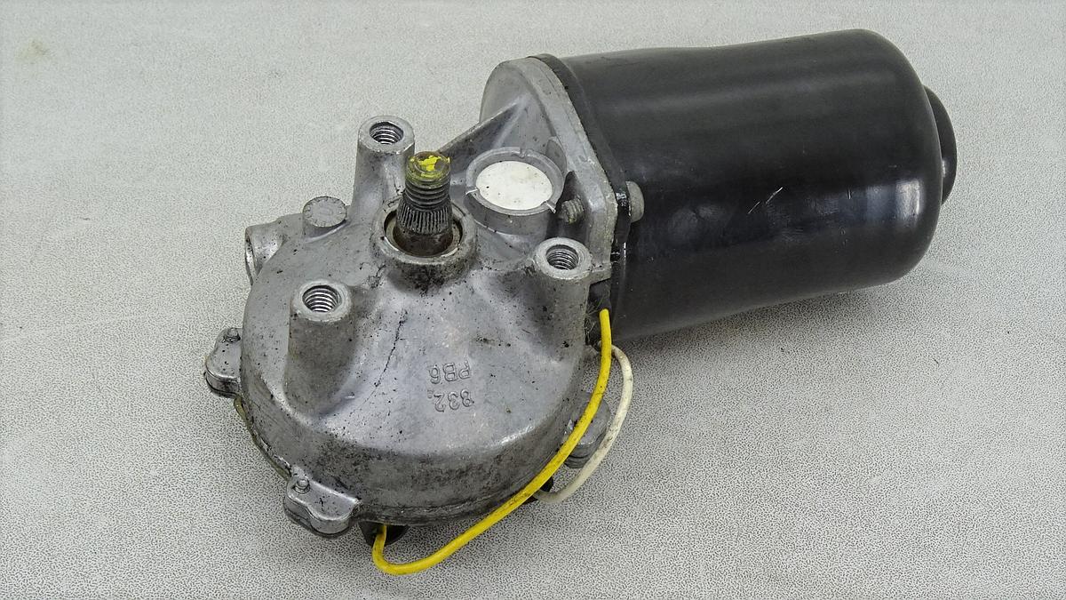 Opel Corsa C Wischermotor vorn Bj2001 09114673 23001269