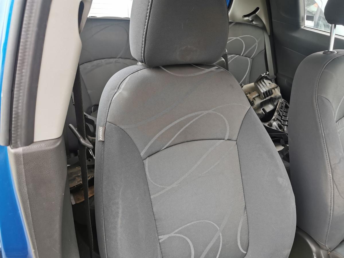 Chevrolet Spark M300 Fahrersitz Sitz Autositz vorn rechts Stoff