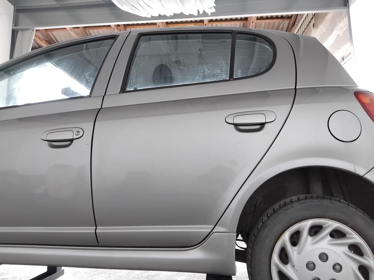 Toyota Yaris P1 T&uuml;r hinten links 1D2 Silbergraumetallic Japan BJ2004
