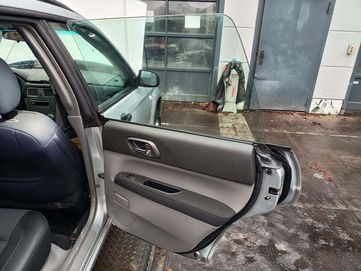 Subaru Forester SG original T&uuml;r hinten rechts 01G Silber Baujahr 2005