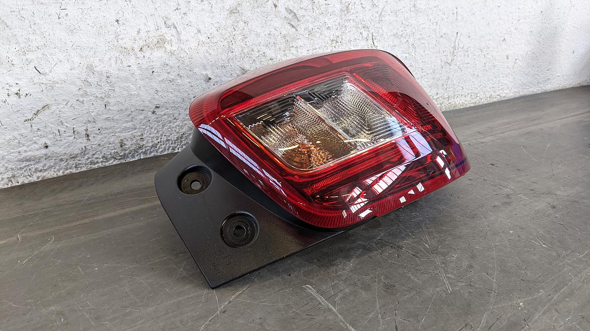Dacia Spring R&uuml;ckleuchte rechts R&uuml;cklicht Schlusslicht Lampe hinten bis Bj 2022