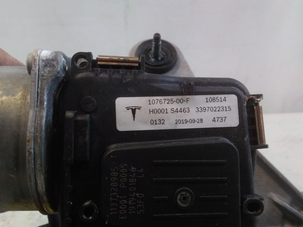 Tesla Model 3 original Wischermotor vorn mit Wischergestänge 1076725-00-F BJ2019