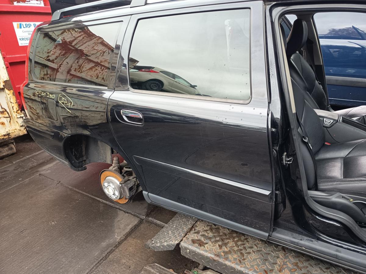 Volvo V70 II original Tür hinten rechts Fond 452 Saphirschwarz Bj 2005