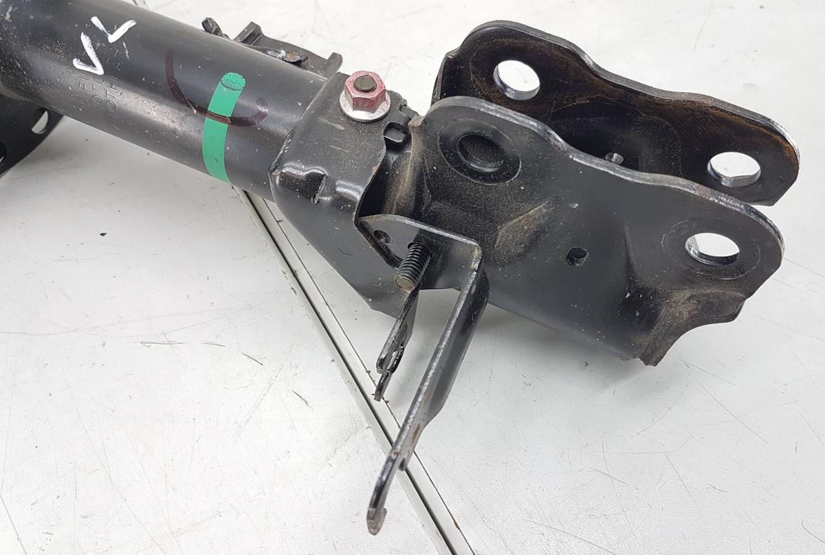Mitsubishi Eclipse Cross Federbein vorn links Bj2023 54303W080P 2,4 72kw Allrad