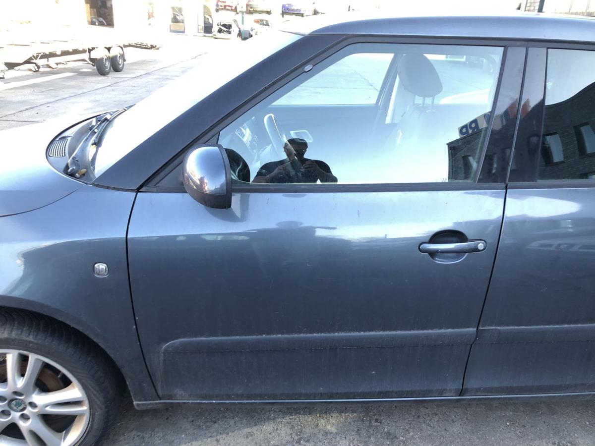 Skoda Fabia 5J T&uuml;r vorn links Fahrert&uuml;r auch Kombi LF8J Antracit Grey