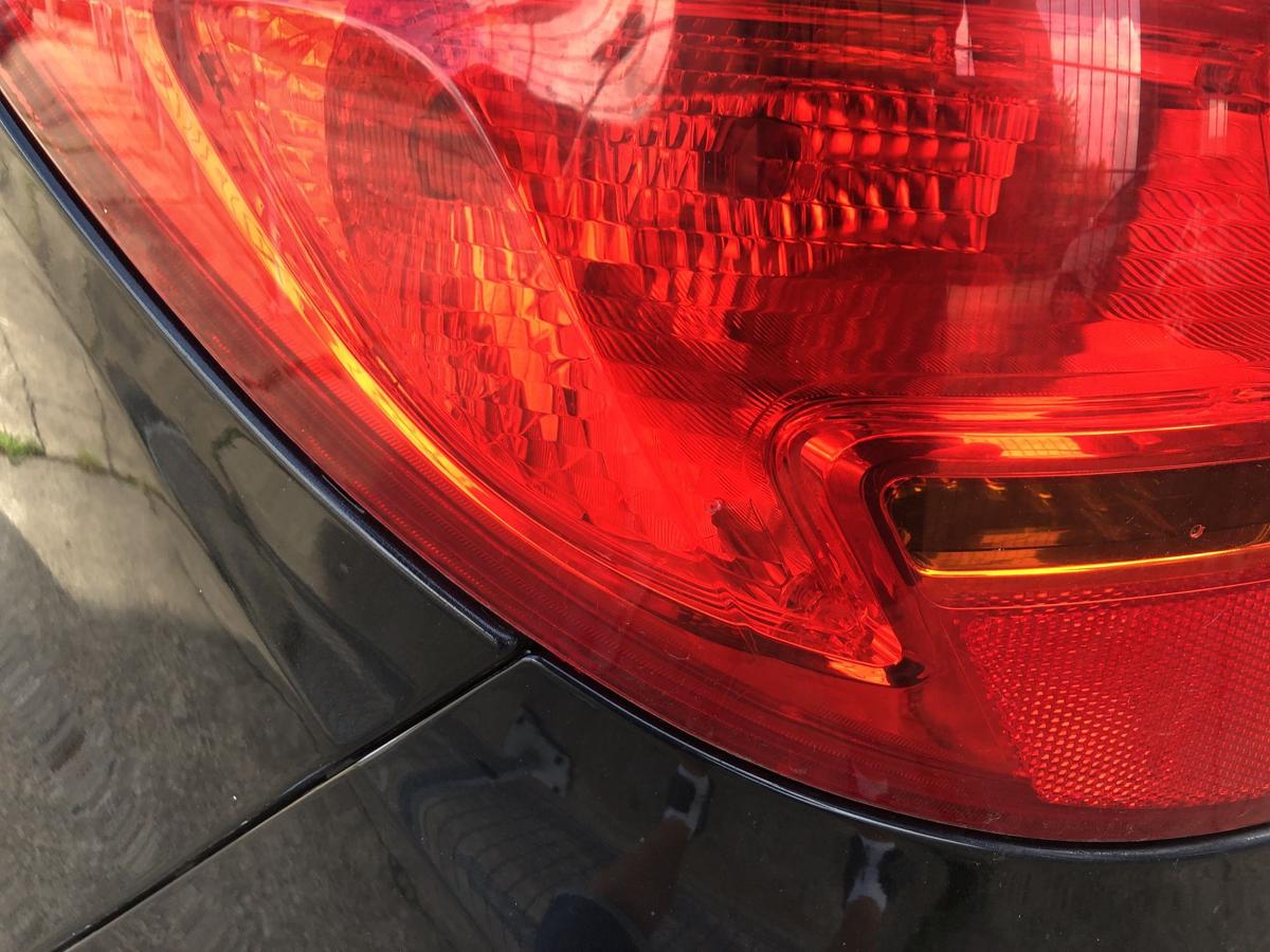 Opel Meriva B Rückleuchte außen links Ecke Rücklicht Heckleuchte