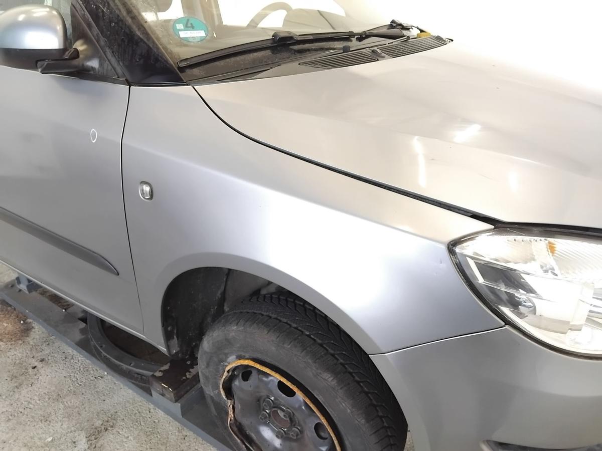 Skoda Fabia 2 5J Facelift original Kotfl&uuml;gel vorn rechts LF8L Platingrau BJ2013