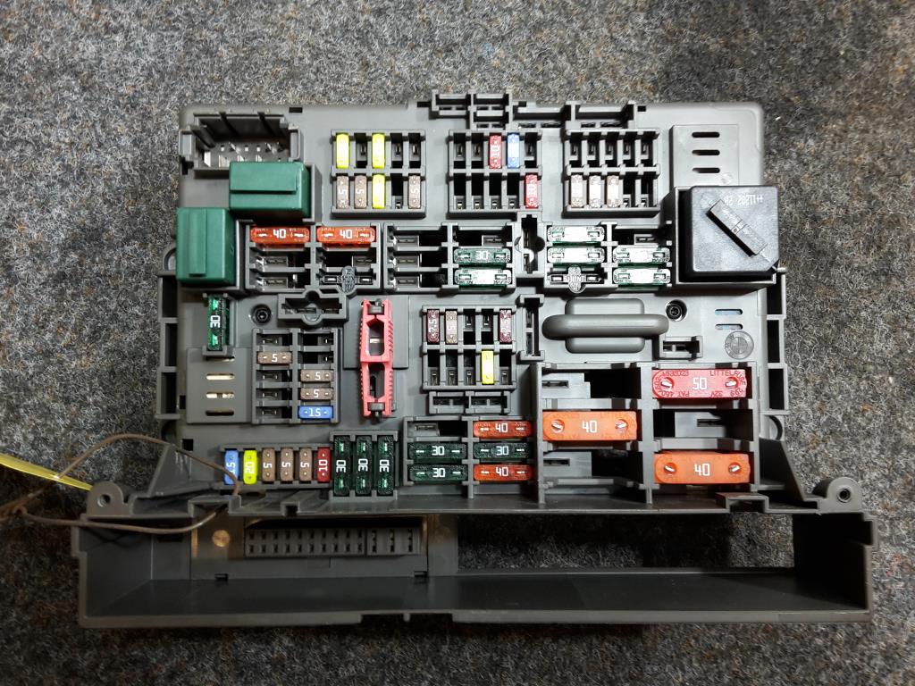 BMW X1 E84 BJ 2011 Sicherungskasten Fuse Box 9119446-05 09-12