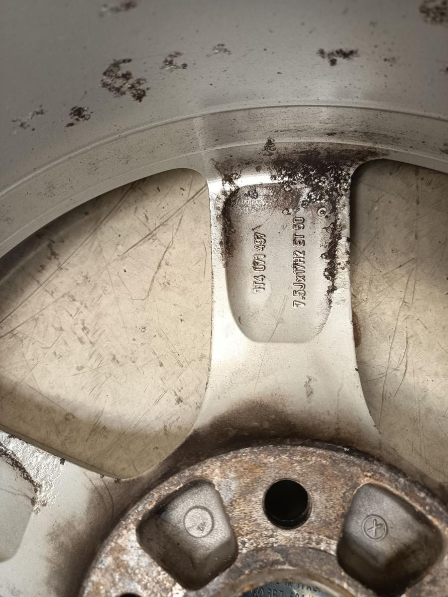 VW Golf V orig Satz Alufelgen 7,5x17 ET50 Bj 2008 KBA46462