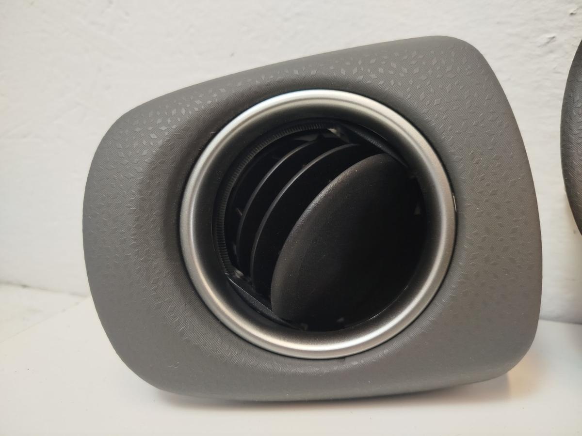 Toyota Yaris XP13 Blende Armaturenbrett Radioausschnitt Luftd&uuml;sen links rechts