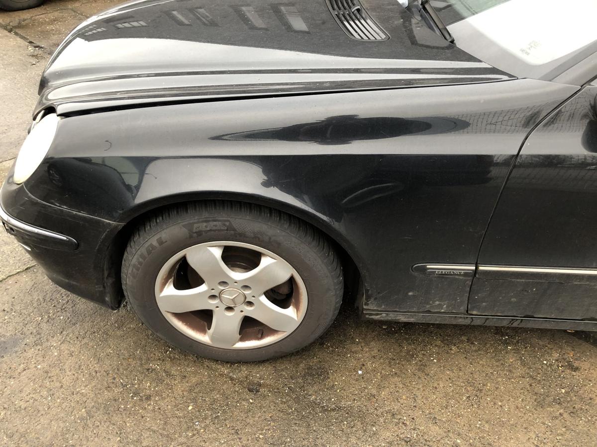 Mercedes W211 S211 E Klasse Kotfl&uuml;gel vorne links Fender Radabdeckung schwarz