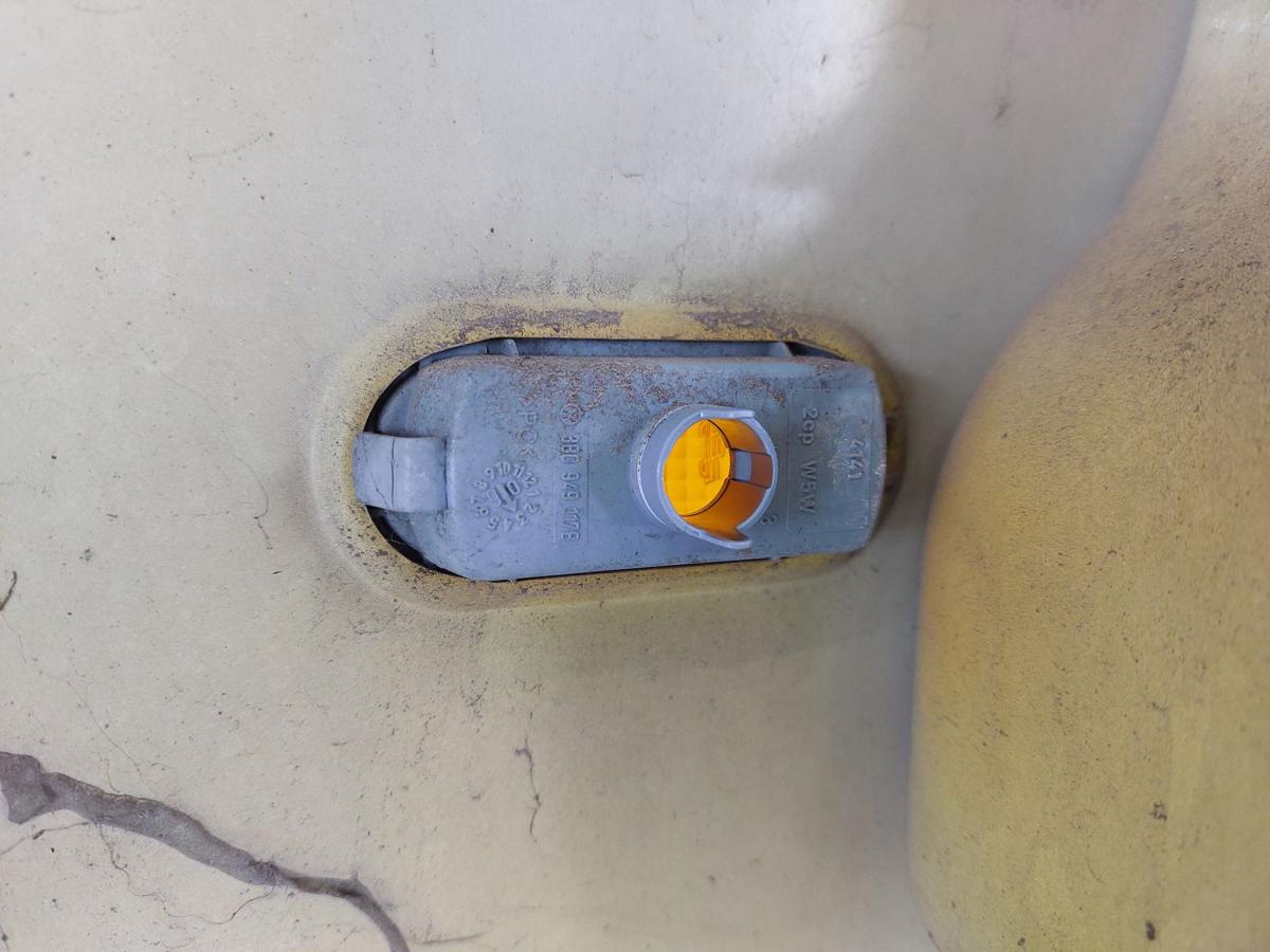 VW T5 7H Transporter Kotfl&uuml;gel vorn rechts Beifahreseite Postgelb Dellen