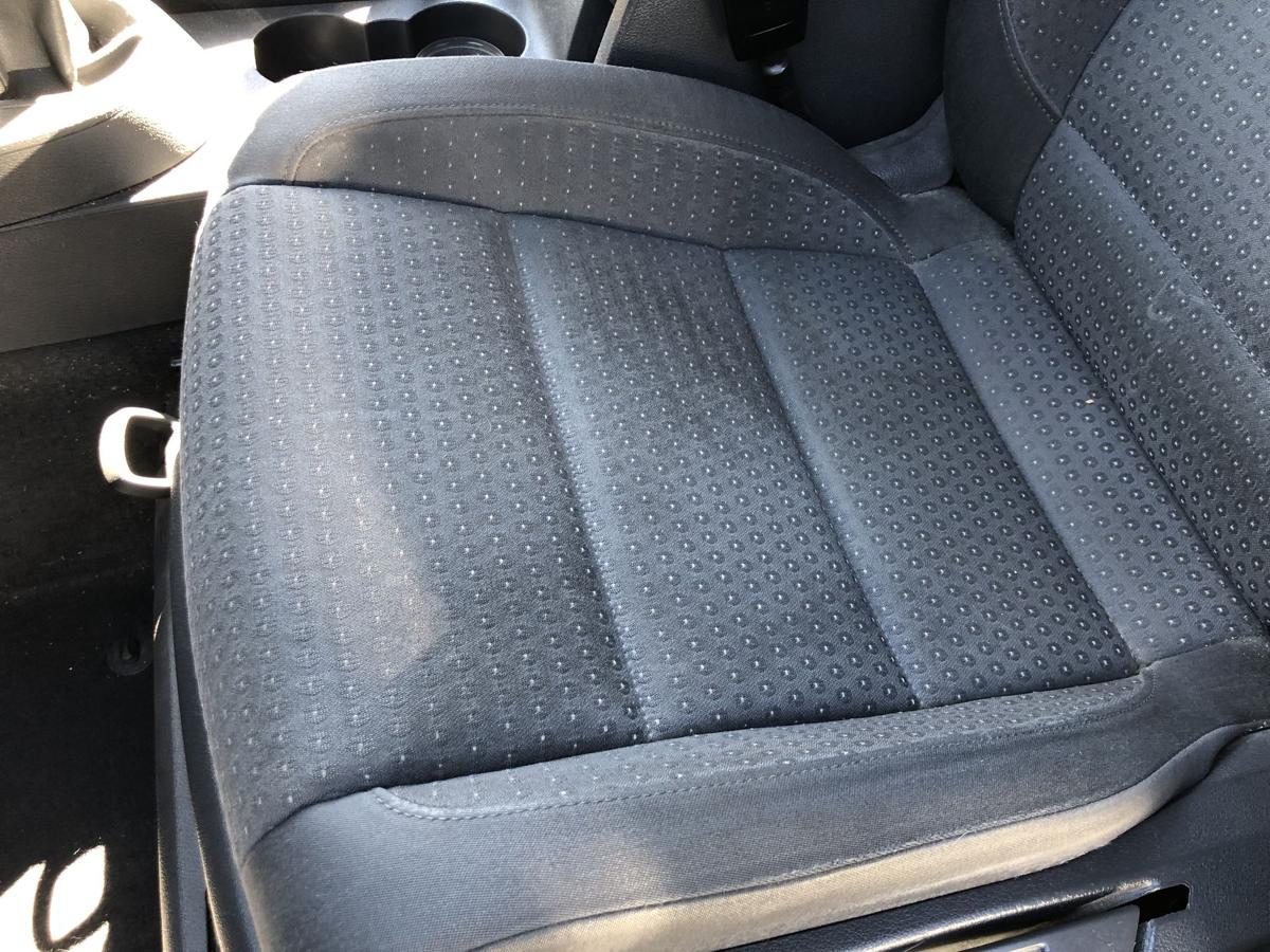 VW Touran 1T 1T1 Sitz vorn links Fahrersitz Stoff mit Heizung Sitzkonsole