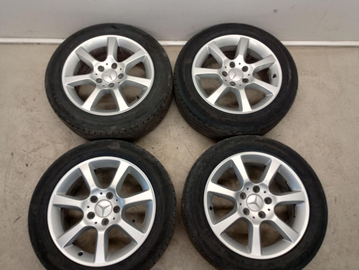 Mercedes C-Klasse W203 Satz orig Alufelgen 7x16 ET 31 A2034013002 mit Reifen