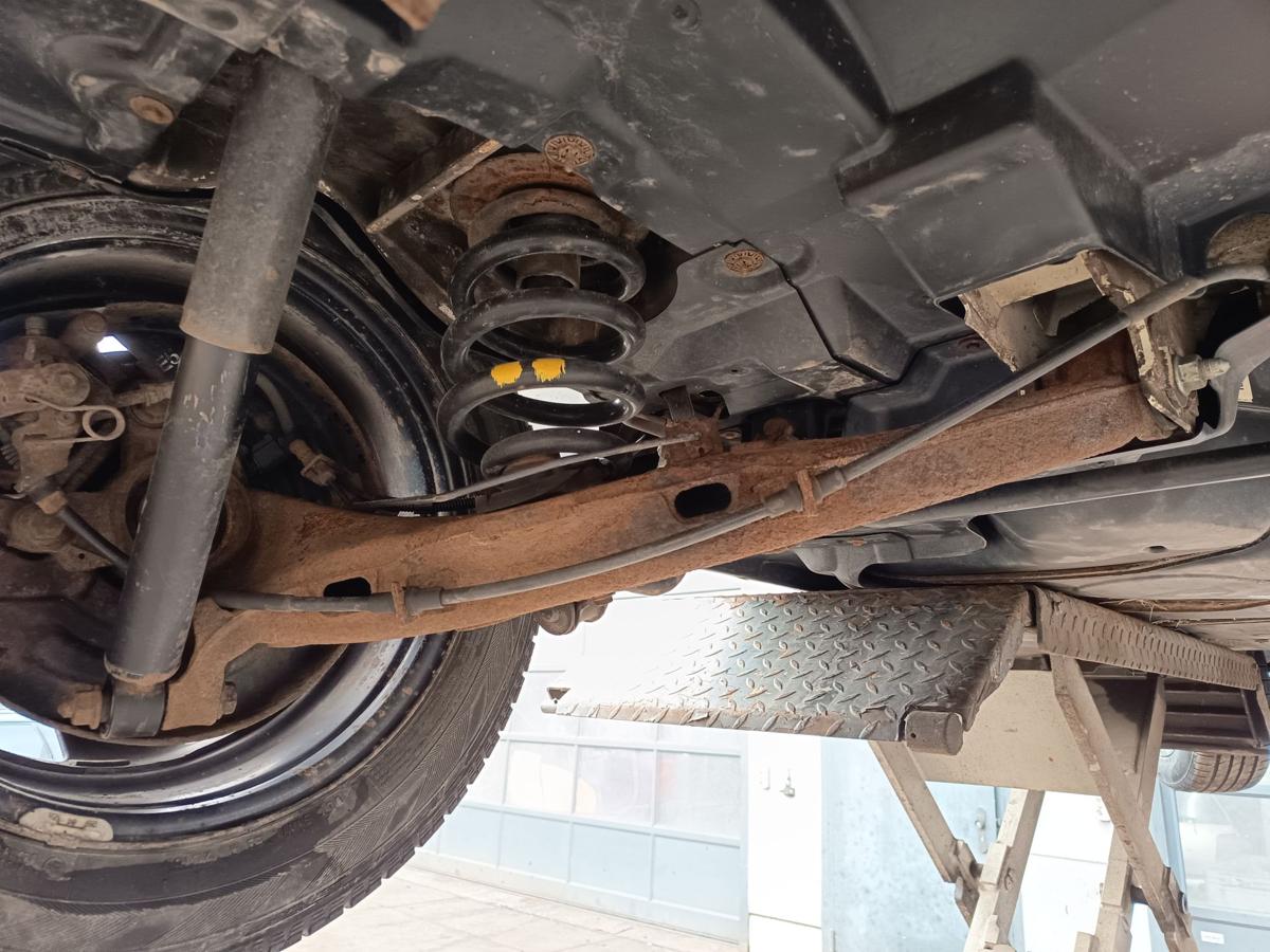 VW T5 7H Transporter Hinterachsschenkel links mit Lenker Schwinghebel Bj 2006