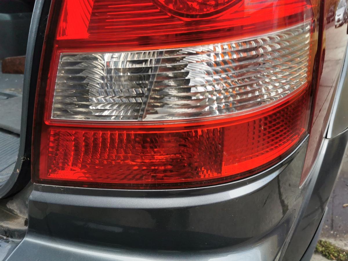 Kia Sorento JC R&uuml;ckleuchte Schlussleuchte R&uuml;cklicht hinten rechts bis 2006