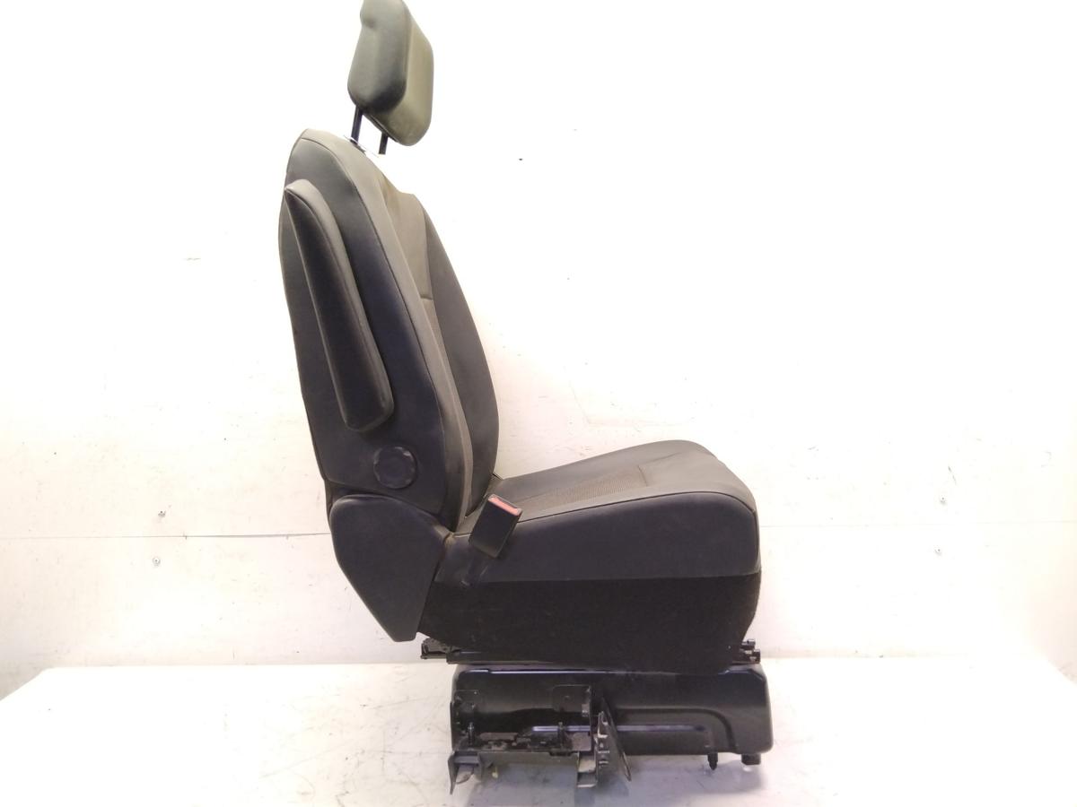 Opel Vivaro C Sitz vorn links Fahrersitz Kunstleder schwarz mit Stoff Bj.2020