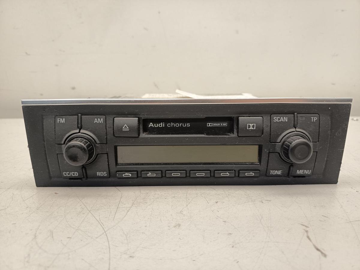 Audi A4 B6 original Radio Chorus mit Radiocode Baujahr 2002